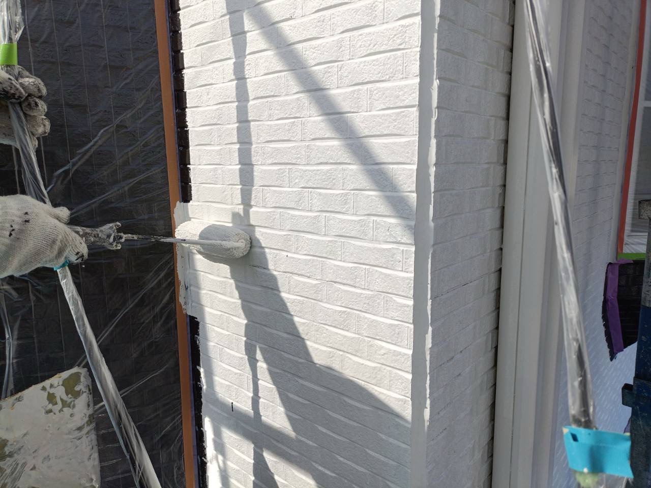 仙台市太白区 アパート外壁塗装 パーフェクトトップ 上塗り施工の様子①