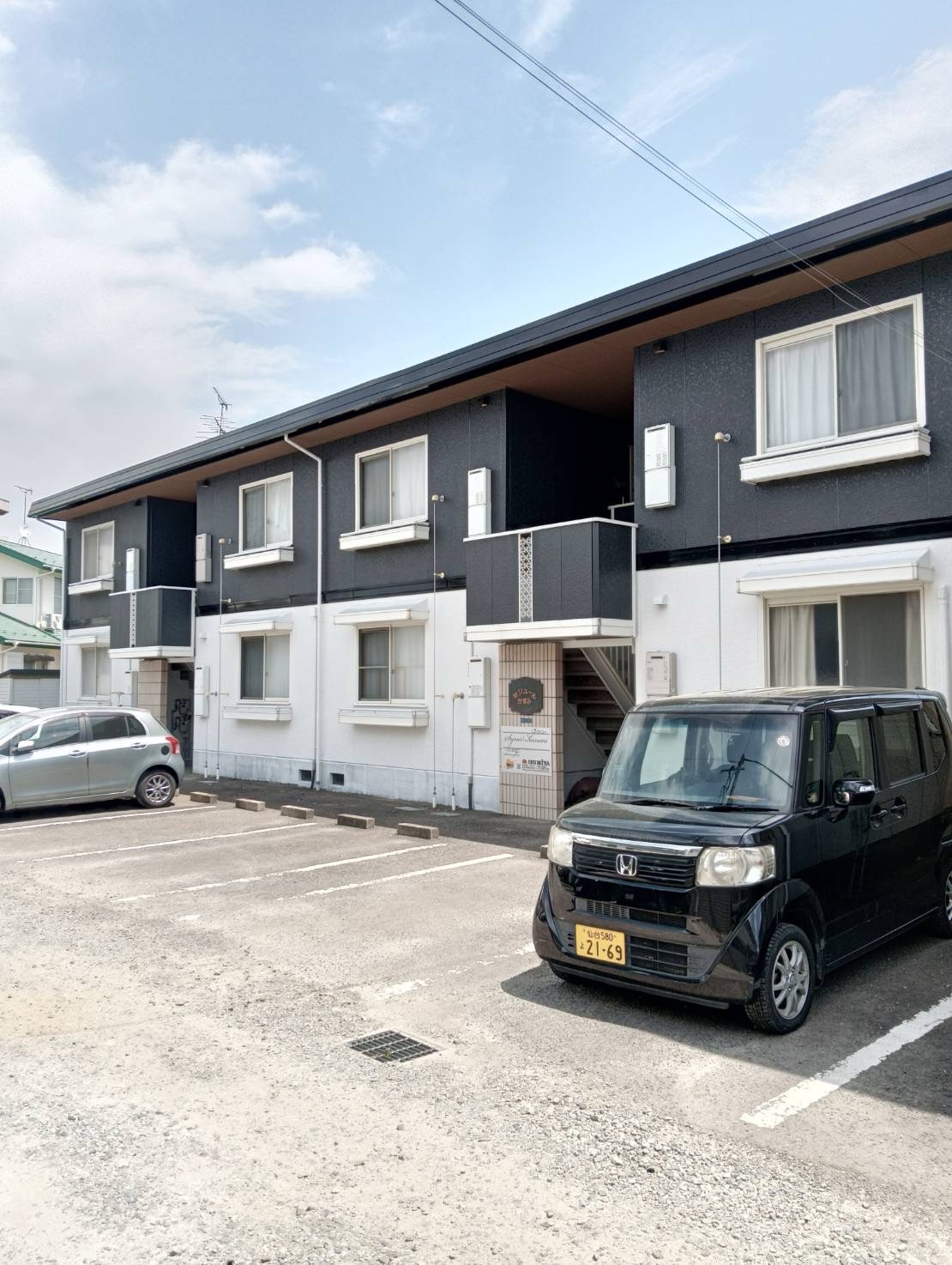 仙台市若林区のアパート外壁塗装完成後を駐車場側から見た様子